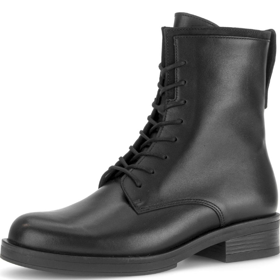 Kängor Gabor. 8020.01.001