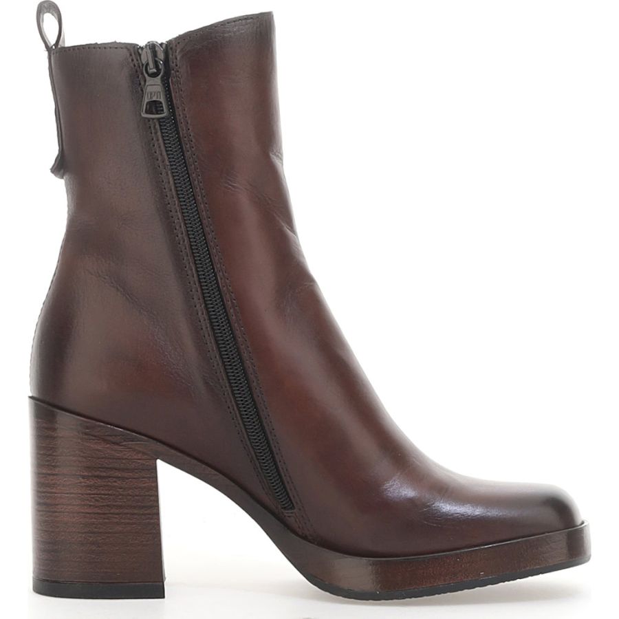 Boots Mjus. MICHAELA P96212