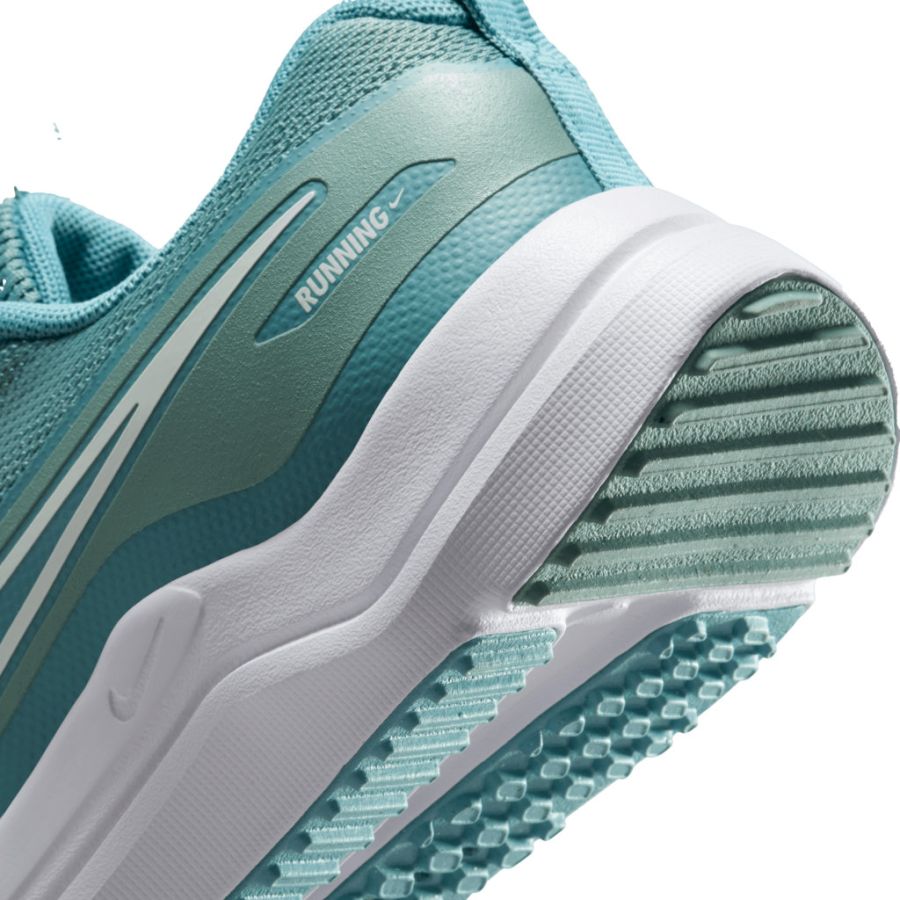 Sneakers Nike. Nike Cosmic Runner Big Kids R, 7Y