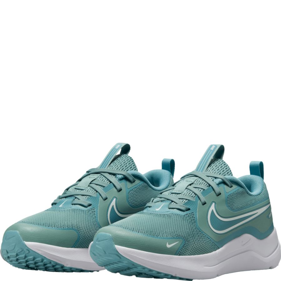 Sneakers Nike. Nike Cosmic Runner Big Kids R, 7Y