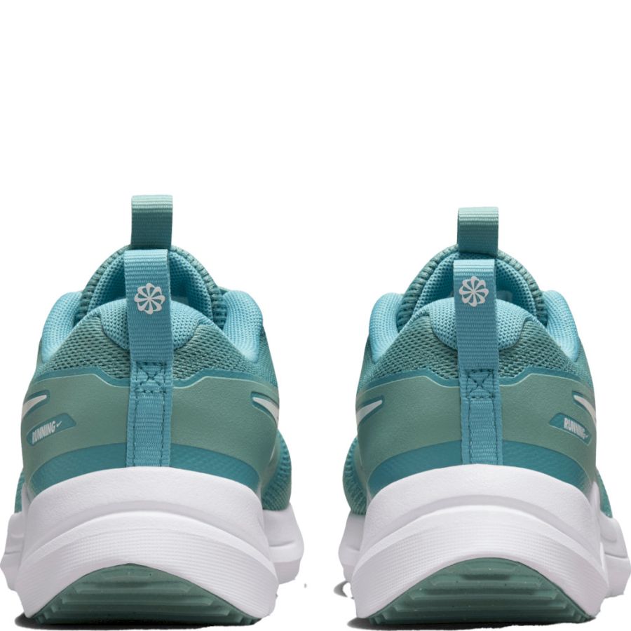 Sneakers Nike. Nike Cosmic Runner Big Kids R, 7Y