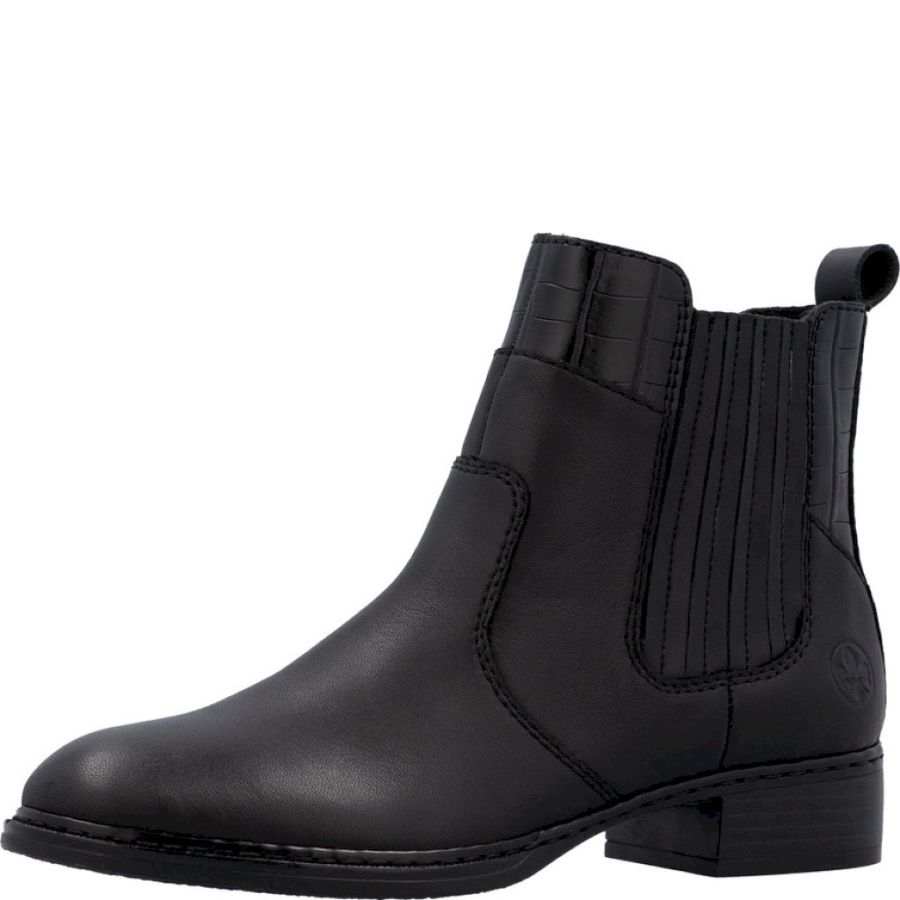 Boots Rieker.