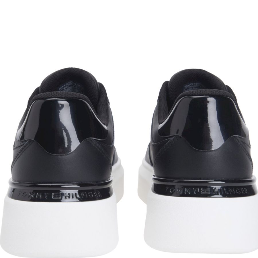 Sneakers Tommy Hilfiger. PATENT PLATFORM SNEAKER